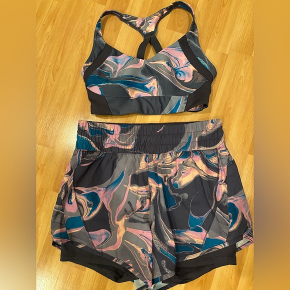 Sports‎ Bra and Shorts Set - Picture 1 of 5